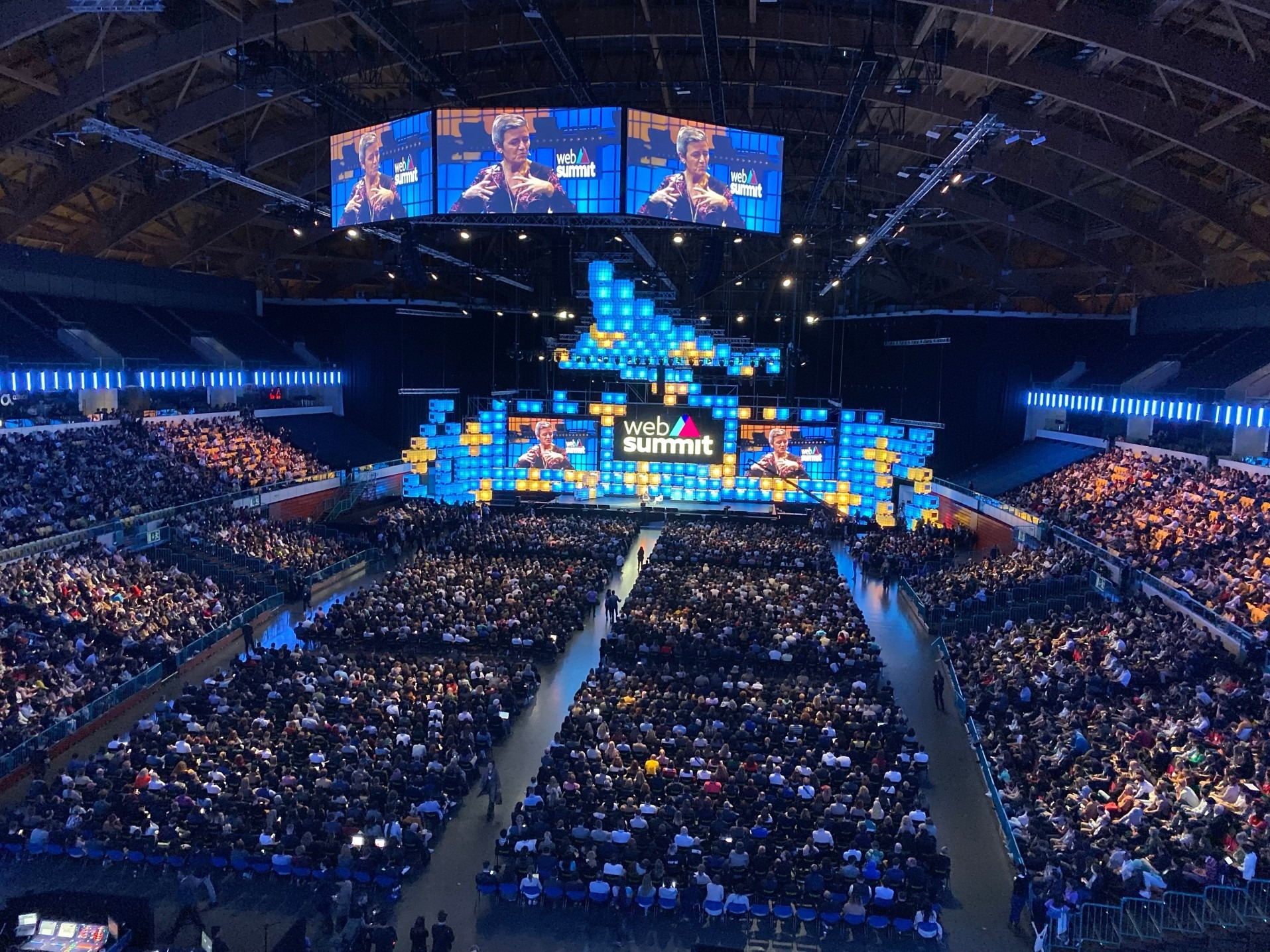 main-stage-of-the-web-summit-2019-that-took-place-in-lisbon-portugal_t20_E0p1yK